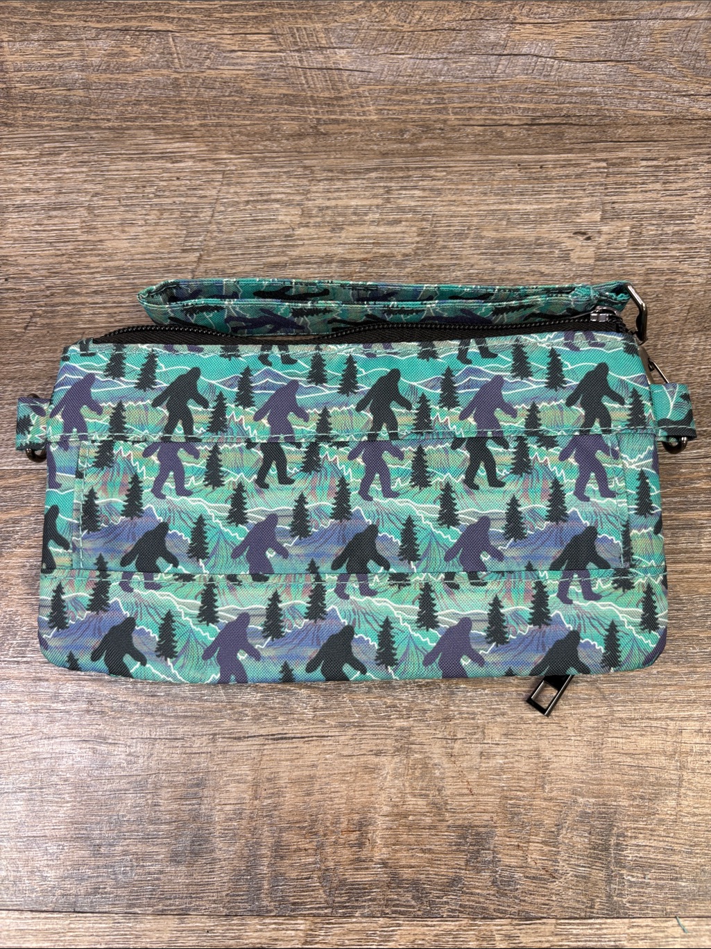 Sipsey Wilder Bigfoot Sasquatch Wallet Wristlet Organizer Clutch — image 2 of 7